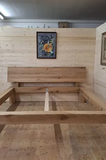Holzbett